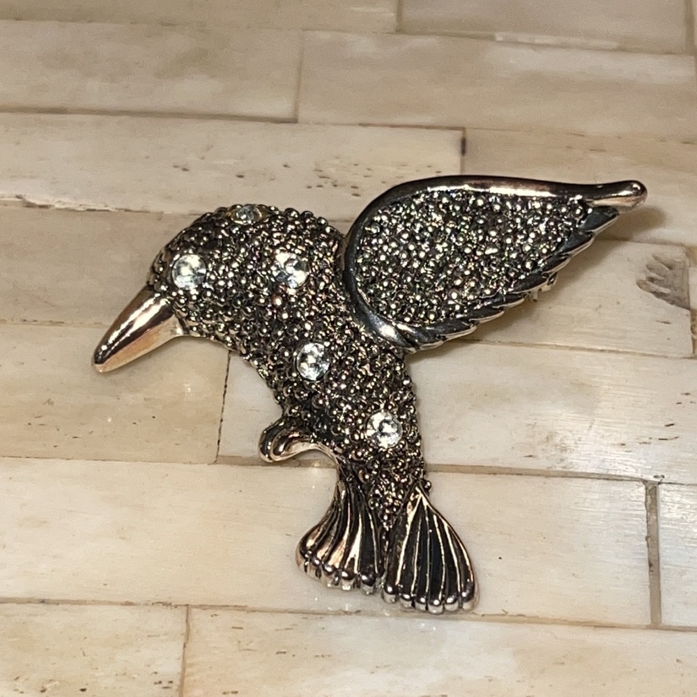 Very pretty sparkly bird brooch